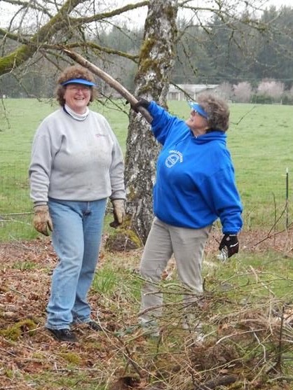 Portland Oaks Lion Members volunteering to cleanup a non-profit Park for those with Blindness